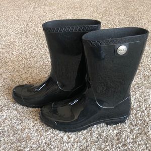 UGG shiny black mid calf rain boots.  Women’s size 8